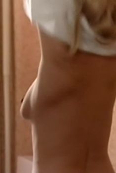 Алена Кирасирова засветила голую грудь в сериале «Меч», 2009