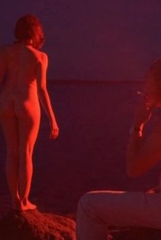 Алиса Хазанова оголила грудь и попу в фильме «Сказка про темноту», 2009