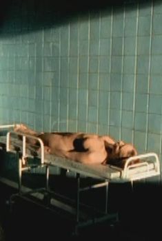 Полностью голая Анна Бегунова в сериале «Женщины в игре без правил», 2004