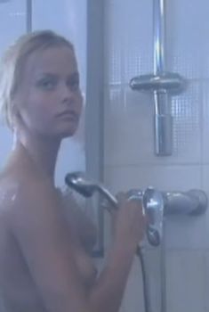 Голая грудь Анны Лутцевой в сериале «Закон мышеловки», 2007