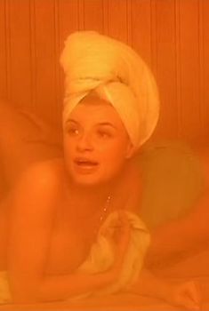 Голая попа Анны Шерлинг в сериале «Ангел на дорогах», 2003