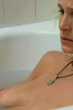 Кира Седжвик показала голую грудь в фильме «Пещерный житель», 2004
