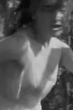 Лейла Абашидзе показала голую грудь в фильме «Встреча с прошлым», 1966