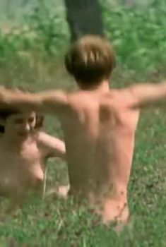 Полностью голая Леонора Фани в фильме «Приватные уроки», 1975