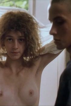 Нуца Кухианидзе показала голую грудь в фильме «27 украденных поцелуев», 2000