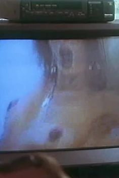 Ольга Дроздова показала голую грудь в фильме «Веселенькая поездка», 1994