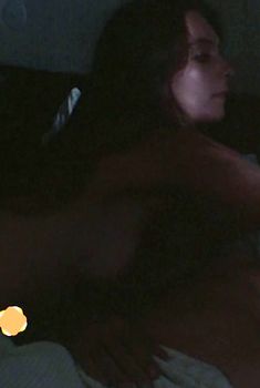 Татьяна Ерисова показала голую грудь в фильме «Дама с попугаем», 1988