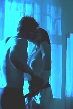 Юлия Майборода показала голую грудь в сериале «Морпехи», 2011