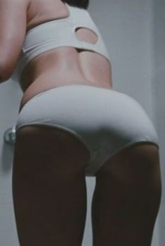 Кейт Бекинсейл в нижнем белье в фильме «Белая мгла», 2009