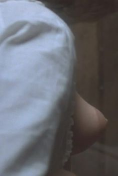 Голая грудь Айрин Миракл в фильме «Полуночный экспресс», 1978
