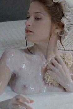 Бриджит Фонда показала голую грудь в фильме «Дорога на Вэлвилл», 1994
