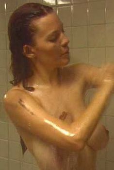 Голая Даниэль Райли в фильме «Восстание душ. Бунт мертвецов», 2006
