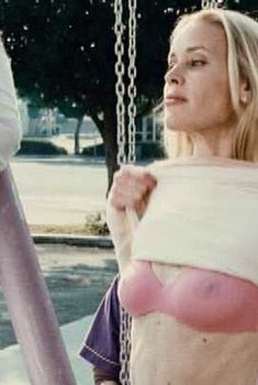 Дженнифер Швалбах Смит засветила соски в фильме «Клерки 2», 2006