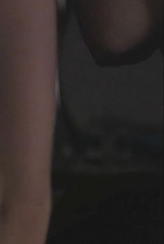 Голая грудь Кейт Лин Шейл в сериале «Девушка по вызову», 2016