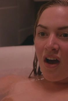 Кейт Уинслет засветила сосок в фильме «Небесные создания», 1994