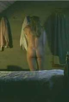 Голая Кендалл Кросс в сериале «Пистолет мертвеца», 1997