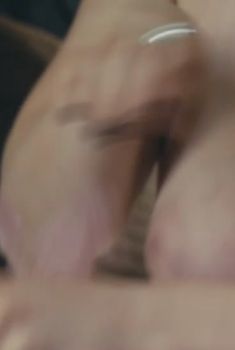 Кимберли Никсон засветила голую грудь в фильме «Вишневая бомба», 2009
