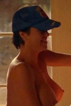 Миа Заттоли засветила сосок в фильме «С ветерком в Вегас», 2000