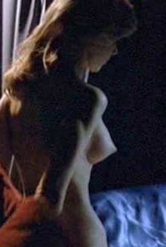 Красивая Морган Фэйрчайлд снялась полностью голой в фильме «Соблазнение», 1982