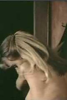Красотка Мэриам д’Або немного засветила грудь в сериале «Что-то не отсюда», 1988