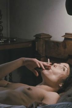 Голая Нуми Рапас в фильме «Девушка с татуировкой дракона», 2011