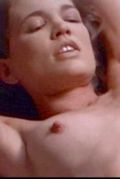 Сексуальная Оди Ингленд оголила грудь и попу в сериале «Дневники «Красной туфельки»», 1992