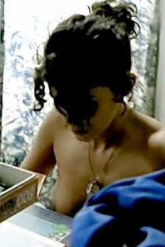 Одри Тоту засветила грудь в фильме «Бог большой, я маленькая», 2001