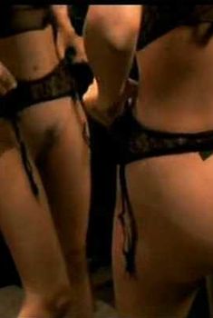 Полностью голая Пас де ла Уэрта в сериале «Женщины Икс»