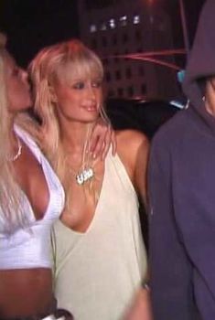 Пэрис Хилтон засветила грудь на Celebrity News Reels Best of Paris, 2005
