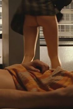 Голая попка Рэйчел МакАдамс в фильме «Жена путешественника во времени», 2008