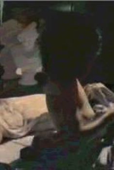 Голая Эдриенн Барбо в фильме «Открытый дом», 1987