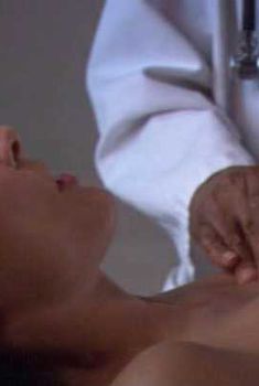 Голая Эрин Дэниелс в сериале «Секс в другом городе», 2004