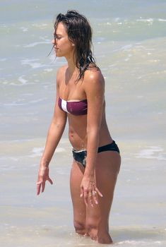 Сексапильная Джессика Альба в бикини на пляже в Мексике, 10.07.2014